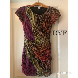 Sexy Vintage Diane con Furstenberg Exotic Print Silk Mini Ruche Dress sz 0